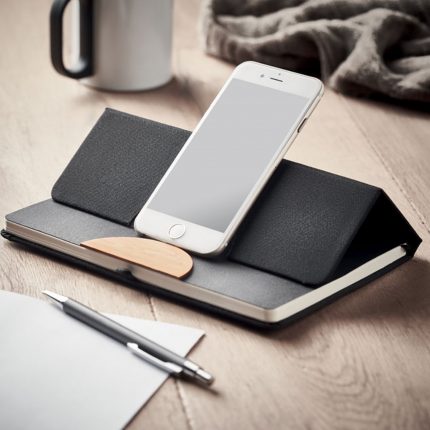 Carnet de notes A5 en RPET avec Détail en Bambou et Support Smartphone