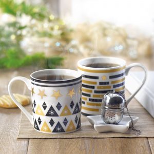 Ensemble tasse, filtre et soucoupe