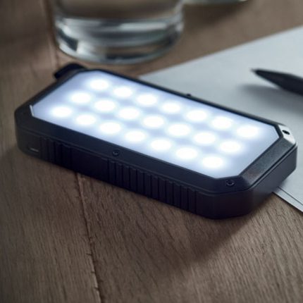 Chargeur solaire 8000 mAh avec lampe LED intégrée