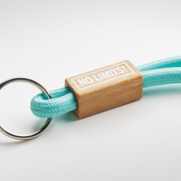 Lanyard en cordon polyester avec plaque en bambou. – Image 2