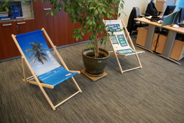 WBK-scaled-1.jpg Chaises longues en bois – Une solution pratique pour un branding décontracté – Image 1