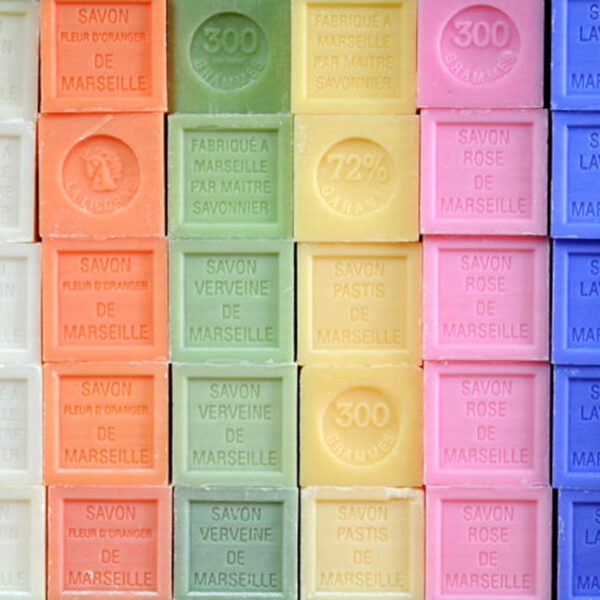 Savon de Marseille parfumé – Cube artisanal 100 g ou 300 g – Image 1