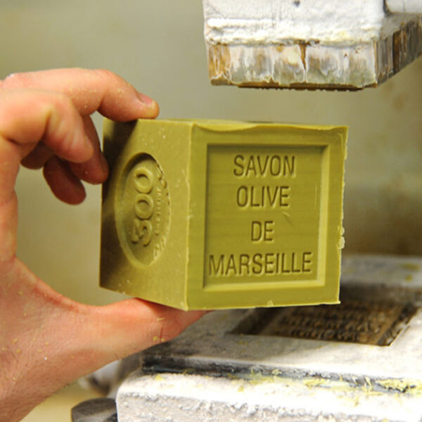 cubes-0.jpg Savon de Marseille brut en cube – 300 g ou 600 g – Image 1