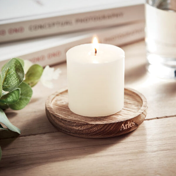 Assiette décorative en bois avec bougie parfumée vanille – Image 1