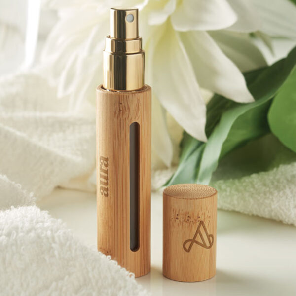 mo6697.jpg Mini flacon vaporisateur rechargeable en bambou – Image 1