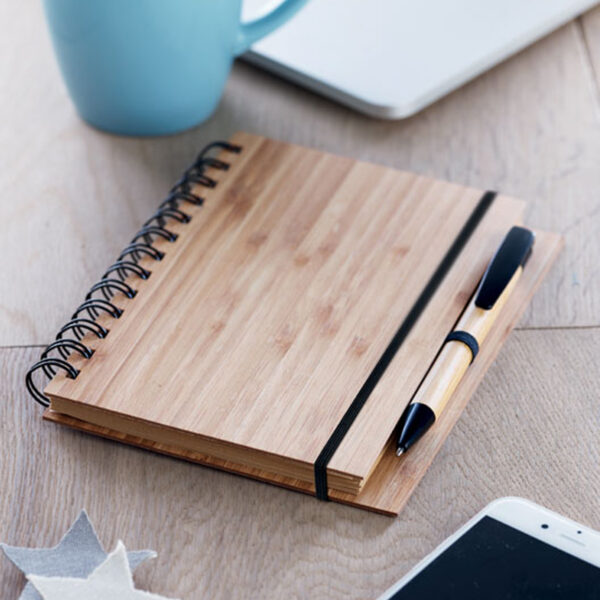 Carnet à Spirale en Bambou avec Stylo – Image 1