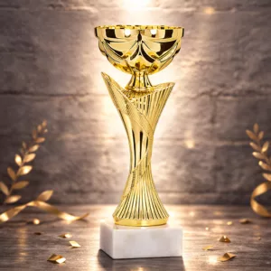 Coupe trophée dorée design sobre et élégant