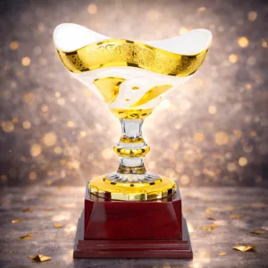 Coupe trophée moderne dorée