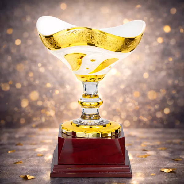 Coupe trophée moderne dorée – Image 1