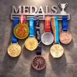 Support mural porte-médailles