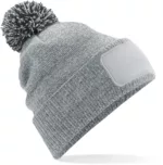 Bonnet à pompon Snowstar® avec patch – Personnalisable – Image 2